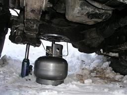 Gasbrander onder de motor