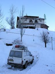 De auto bij het resort.